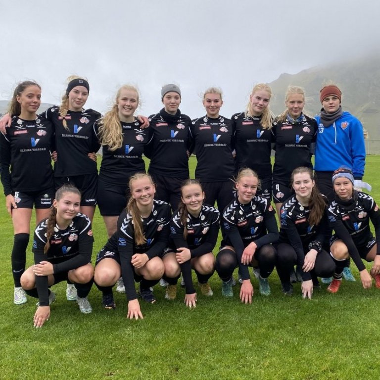 Aftari röð frá vinstri: Karítas Hrönn Elfarsdóttir, Nína Rut Arnardóttir, Herdís Agla Víðisdóttir, Elísabet A. Stefánsdóttir, Rut Marín Róbertsdóttir, Dagbjört Rós Hrafnsdóttir, Maríana Mist Helgadóttir, Bríet Kolbrún Hinriksdóttir.
Fremri röð frá vinstri: Klara Parraguez Solar, Lilja Gull Ólafsdóttir, María Björg Steinmarsdóttir, Rebekka Sunna Brynjarsdóttir, Úlfhildur Embla Klemensdóttir og Katla Bjarnadóttir.