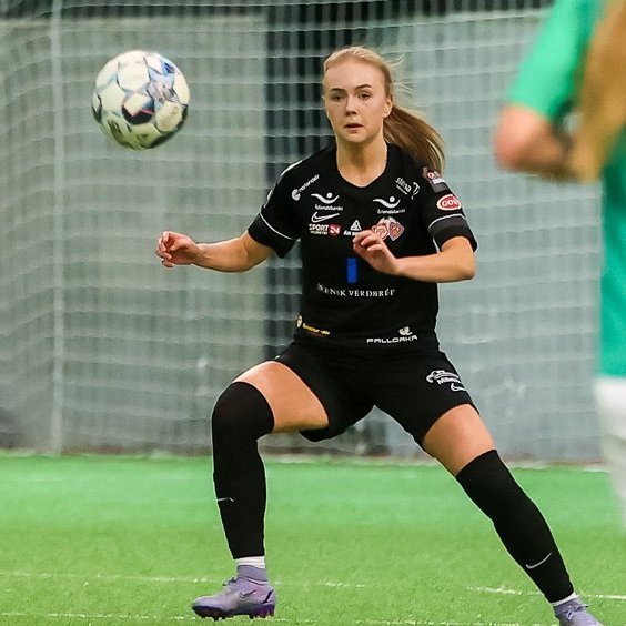 Angela Mary Helgadóttir