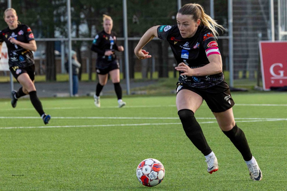 Sandra María Jessen í leik á móti Val í efri hluta Bestu deildarinnar. Mynd: Ármann Hinrik Kolbeinss…