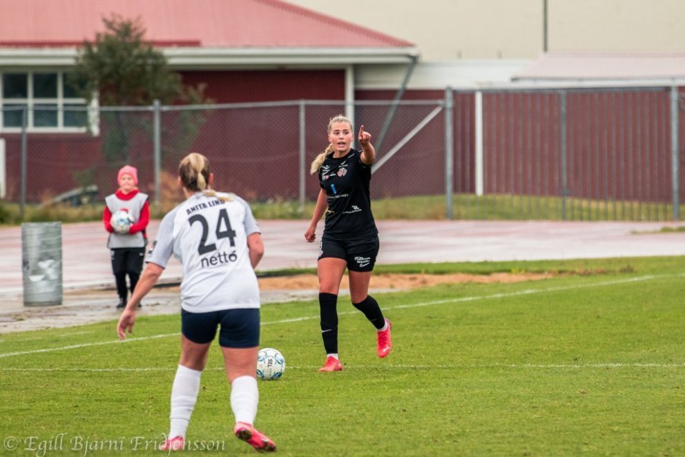 Iðunn Rán Gunnarsdóttir og Anita Lind Daníelsdóttir í leik Þórs/KA og Keflavíkur í lokaumferð Ísland…