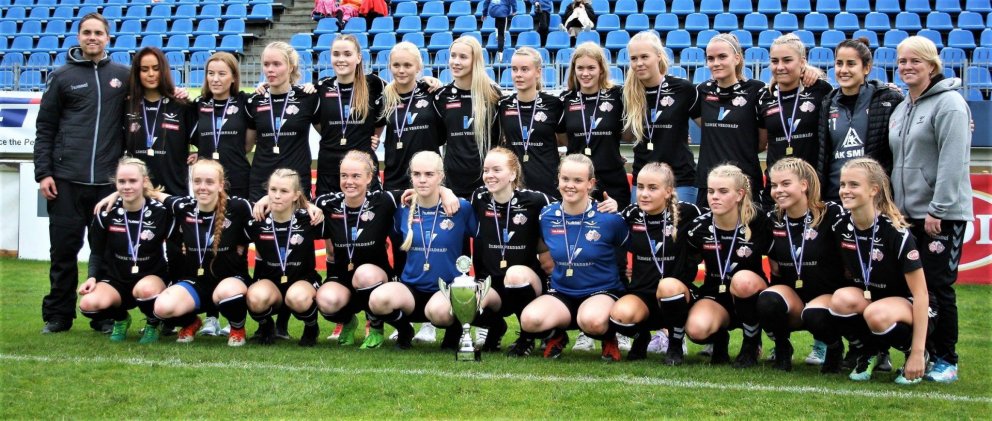 Íslandsmeistarar 2. flokks 2017. 

Fremri röð frá vinstri: Magðalena Ólafsdóttir, Þórgunnur Þorste…