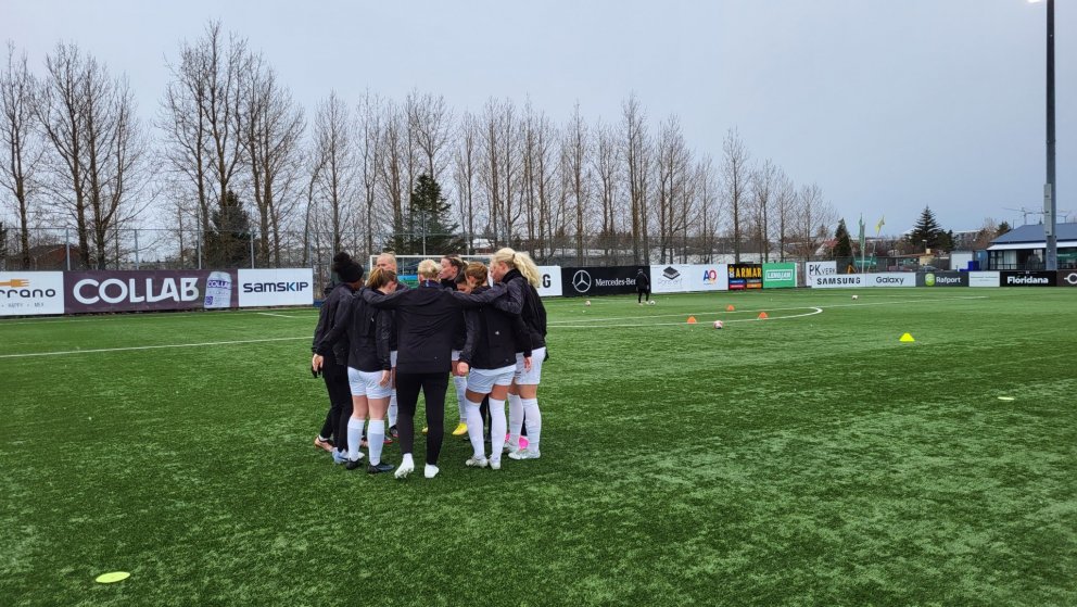 Peppað fyrir leik í gær.