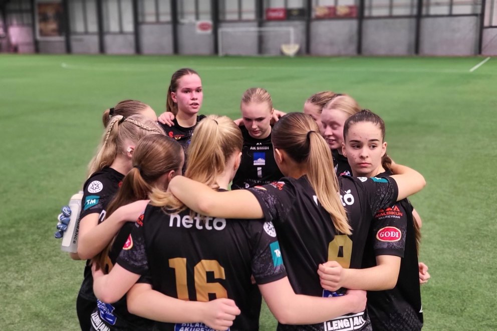 Tilbúnar í leikinn.