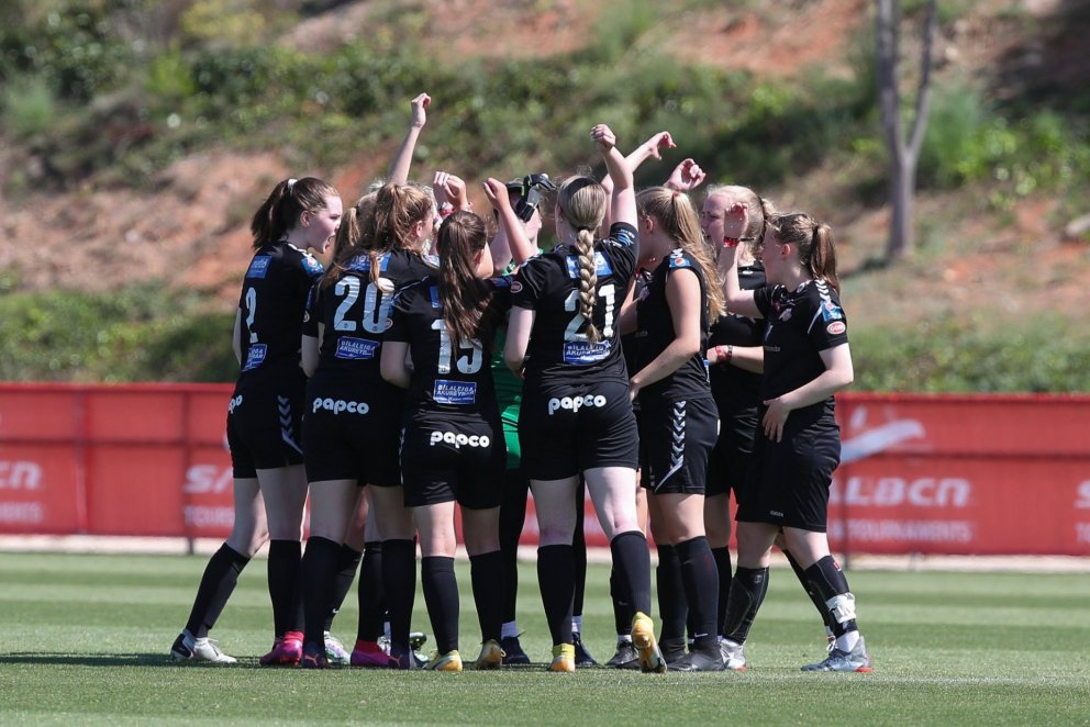 Eitt af liðunum okkar á Spáni á dögunumn. Mynd: Barcelona Girls Cup.