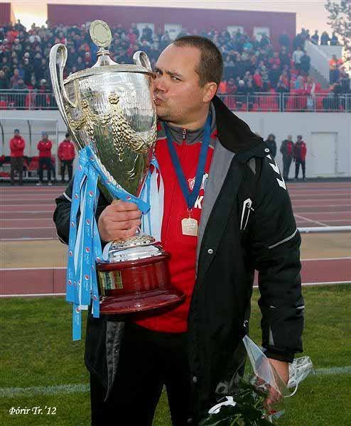 Jóhann Kristinn Gunnarsson hampar Íslandsbikarnum. Mynd: Þórir Tryggva