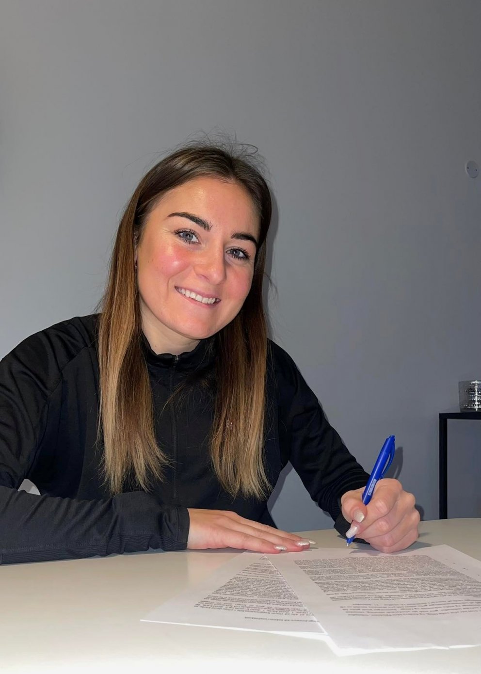 Andrea Mist Pálsdóttir skrifar undir samning við Þór/KA.