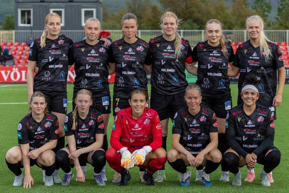 Byrjunarliðið gegn Grindavík/Njarðvík.
Aftari röð frá vinistri: Karen Hulda Hrafnsdóttir, María Dög&hellip;