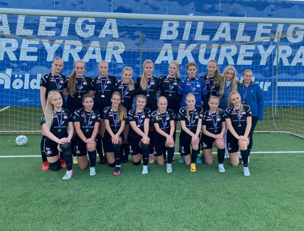 Aftari röð frá vinstri: Gunnella Rós Gunnarsdóttir, Karen Dögg Birgisdóttir, Aníta Mist Fjalarsdótti…