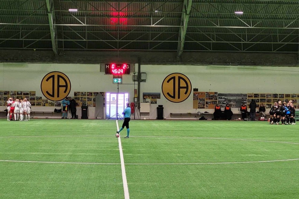 Liðin stappa í sig stálinu áður en seinni hálfleikur hefst. Þórður Þorsteinn Þórðarson, sem valinn v…