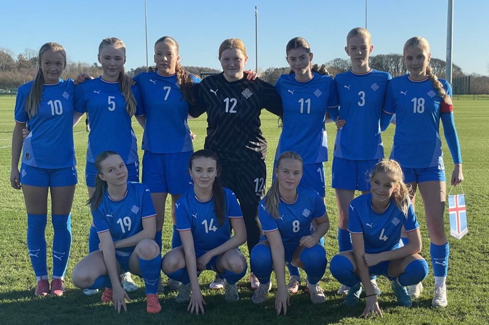 Byrjunarlið Íslands í lokaleiknum gegn Sviss. Bríet Fjóla Bjarnadóttir (8) og Hafdís Nína Elmarsdótt…