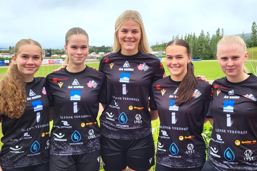 Þessar undirrituðu samninga við Þór/KA í dag. Frá vinstri: Kolfinna Eik Elínardóttir, Amalía Árnadót…
