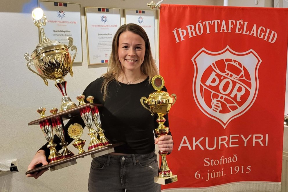 Sandra María Jessen hampar hér í þriðja sinn á þremur árum verðlaunagrip sem gefinn er af Ragnari Sv&hellip;