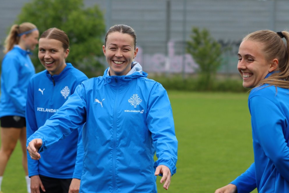 Sandra María Jessen ásamt Ásttu Eir Árnadóttur og Guðrúnu Arnardóttur á landsliðsæfingu núna í vikun…