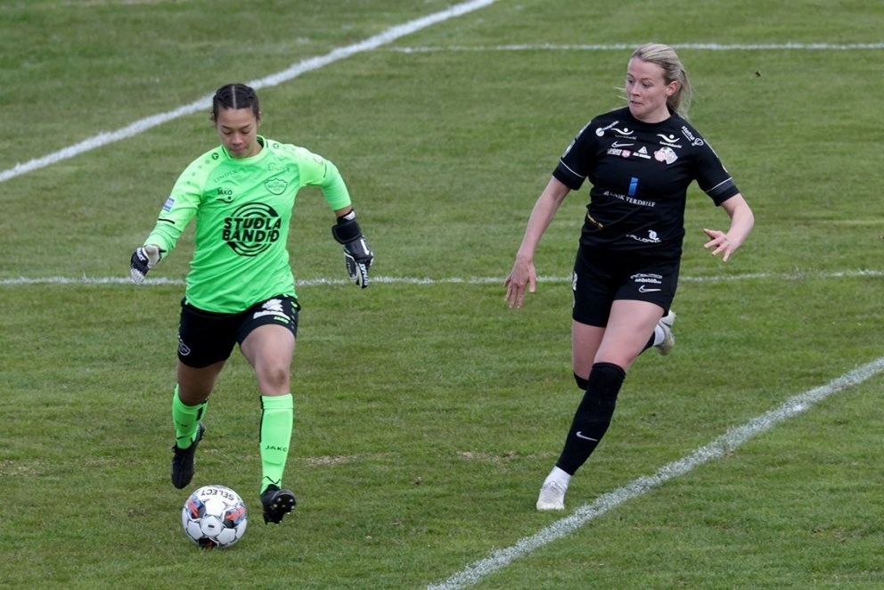 Sandra María Jessen sækir að Tiffany Sornpao, markverði Selfyssinga í leiknum. Mynd: Skapti Hallgrím…