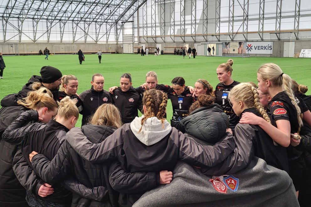 Létt sigurræða þjálfarans í leikslok. Heimferðin verður betri svona.