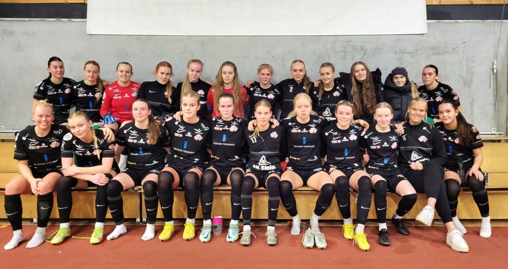Allar saman. Leikmannahópurinn hjá Þór/KA í dag ásamt þeim sex sem voru lánaðar til Völsungs í leikn…
