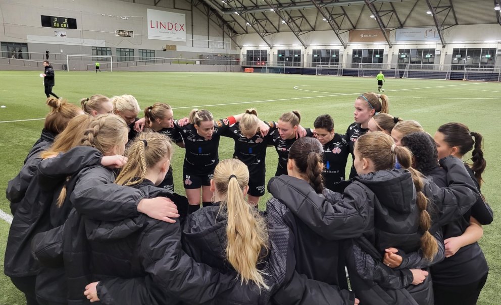 Enn von um sæti í undanúrslitum