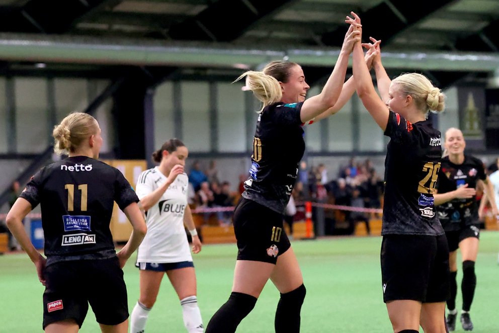 Sandra María Jessen og Ísfold Marý Sigtryggsdóttir fagna fyrsta marki leiksins. Þær tvær hafa skorað…