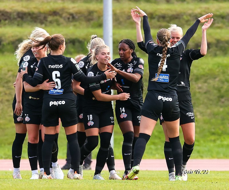 Marki fagnað af innlifun. Mynd: Þórir Tryggva.