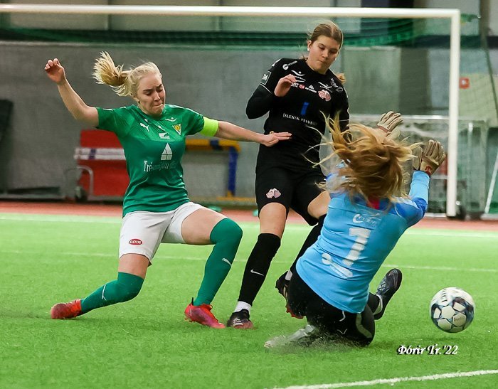 Úr leik Völsungs og Þórs/KA í Kjarnafæðismótinu 2022. Ólína Helga Sigþórsdóttir sækir að marki Völsu…