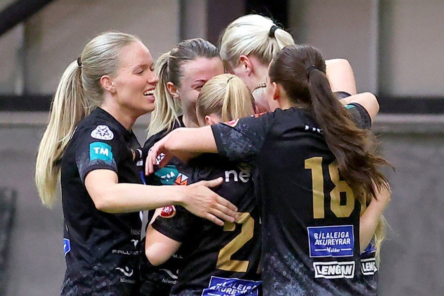 Leikmenn Þórs/KA fagna marki í Boganum í fyrravor. Mynd: Þórir Ó. Tryggvason.
- - -