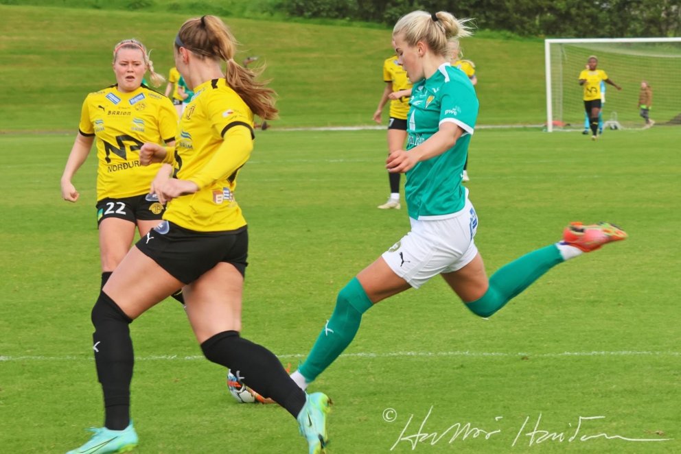Sonja Björg Sigurðardóttir í leik gegn ÍA á Húsavík þar sem hún skoraði þriðja mark Völsungs á 88. m…