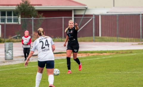 Iðunn Rán Gunnarsdóttir og Anita Lind Daníelsdóttir í leik Þórs/KA og Keflavíkur í lokaumferð Ísland…