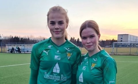 Sonja Björg og Amalía að loknum fyrsta leik sínum með Völsungi á dögunum.