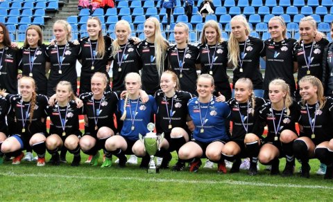 Íslandsmeistarar 2. flokks 2017. 

Fremri röð frá vinstri: Magðalena Ólafsdóttir, Þórgunnur Þorste…