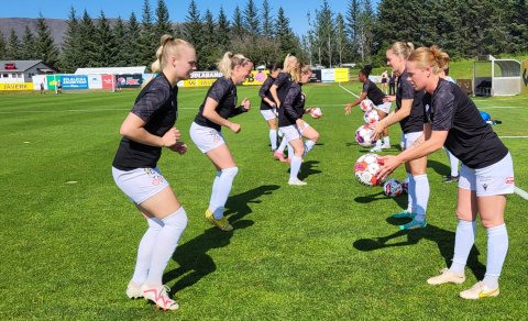 Upphitun í rjómablíðu á Selfossi í gær.