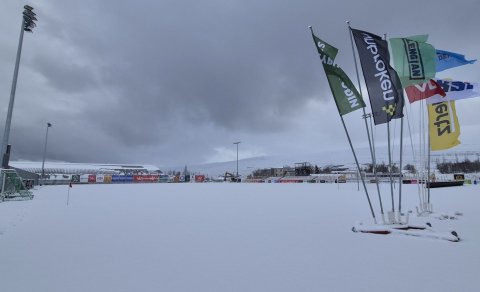 Staðan á vellinum kl. 7:39 í gærmorgun, að morgni leikdags.
- - -