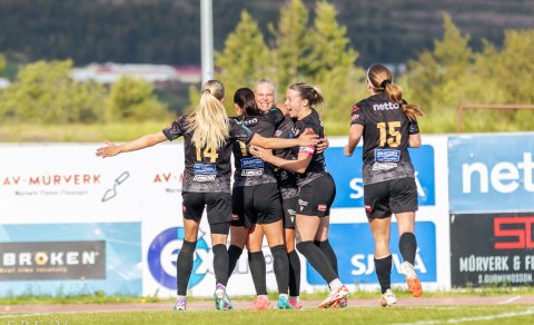 Leikmenn fagna markinu sem Hulda Ósk Jónsdóttir skoraði. Margrét Árnadóttir, Bríet Jóhannsdóttir, Hu…