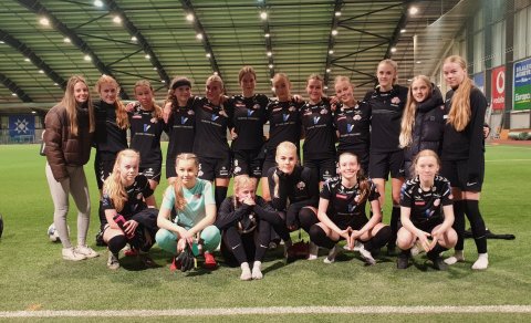 Þór/KA-stelpur að loknum sigrinum í dag.