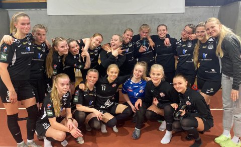 Lið Þórs/KA/Völsungs í 2. flokki að loknum sigreinum í gær.