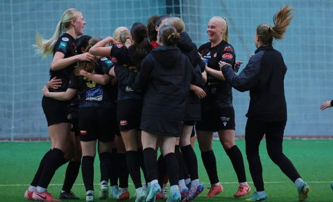 Fagnað í leikslok. Mynd: Skapti Hallgrímsson
- - -