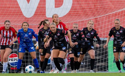 Úr vörn í sókn í fyrri leik liðanna 22. júní. Frá vinstri: Rósey Björgvinsdóttir, Allie Augur, Bríet&hellip;