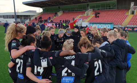 Stutt yfirferð úti á velli eftir leik. Vonbrigðin skilin eftir á Valsvellinum og einbeitingin sett á…