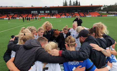 Andri Hjörvar Albertsson þjálfari fer stuttlega yfir leikinn þegar stigin þrjú voru klár.