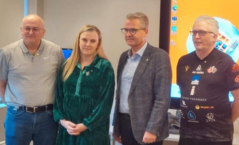 Friðrik Þór Óskarsson, Þóra Guðrún Gunnarsdóttir, Lárus Blöndal, forseti ÍSÍ, og Haraldur Ingólfsson…