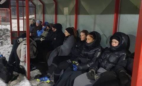 Kalt á bekknum, en Kolluteppin hlýja alltaf, að innan sem utan.