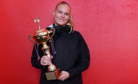 Hulda Ósk Jónsdóttir með Kollubikarinn. Mynd: Skapti Hallgrímsson - akureyri.net.