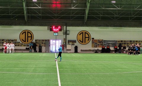 Liðin stappa í sig stálinu áður en seinni hálfleikur hefst. Þórður Þorsteinn Þórðarson, sem valinn v…