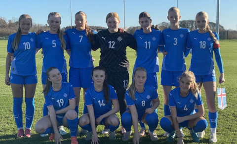 Byrjunarlið Íslands í lokaleiknum gegn Sviss. Bríet Fjóla Bjarnadóttir (8) og Hafdís Nína Elmarsdótt…