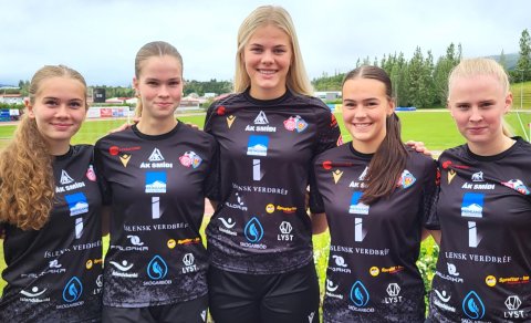 Þessar undirrituðu samninga við Þór/KA í dag. Frá vinstri: Kolfinna Eik Elínardóttir, Amalía Árnadót…