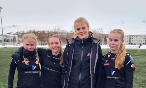Fjórar af fimm sem skoruðu í sigrinum í dag: Emelía Ósk Kruger, Krista Dís Kristinsdóttir, Sonja Bjö…