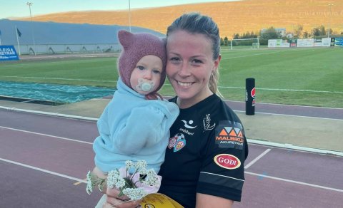 Sandra María Jessen ásamt dóttur sinni, Ellu Ylví, sem er nýorðin eins árs.