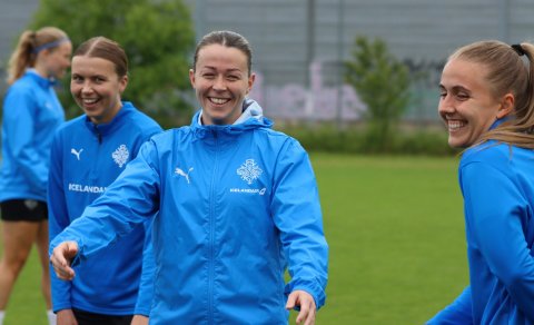 Sandra María Jessen ásamt Ásttu Eir Árnadóttur og Guðrúnu Arnardóttur á landsliðsæfingu núna í vikun…