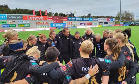 Eftir leik. Farið yfir helstu atriði.