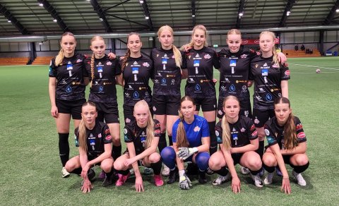 Aftari röð frá vinstri: Eva S. Dolina-Sokolowska, Ísey Ragnarsdóttir, Ragnheiður Sara Steindórsdótti…
