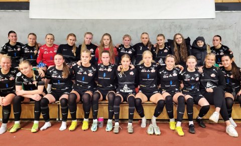 Allar saman. Leikmannahópurinn hjá Þór/KA í dag ásamt þeim sex sem voru lánaðar til Völsungs í leikn…